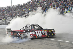 Yarış galibi Noah Gragson, Kyle Busch Motorsports Toyota