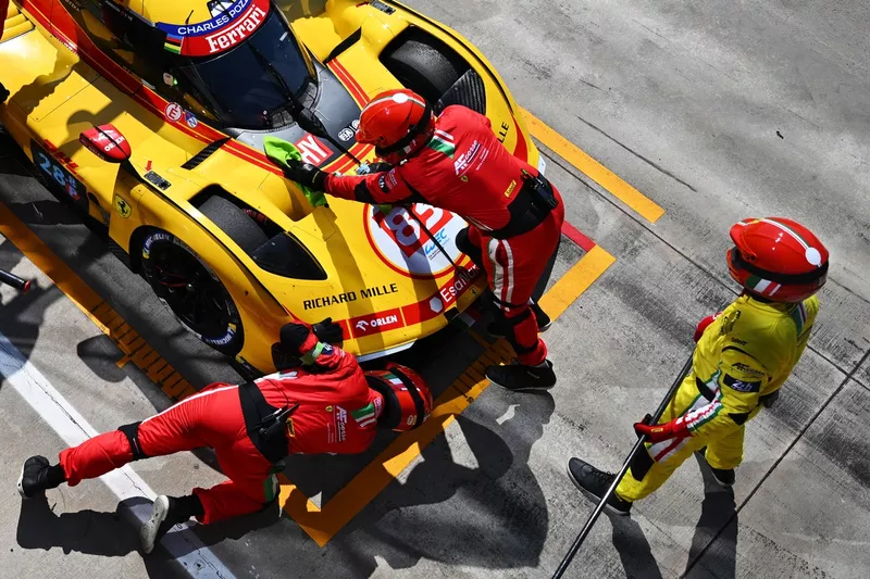 #83 AF Corse Ferrari 499P : Robert Kubica, Yifei Ye, Philip Hanson