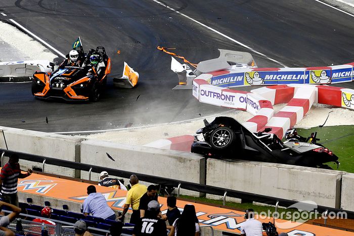 Choque de Pascal Wehrlein y Felipe Massa en el Polaris Slingshot SLR