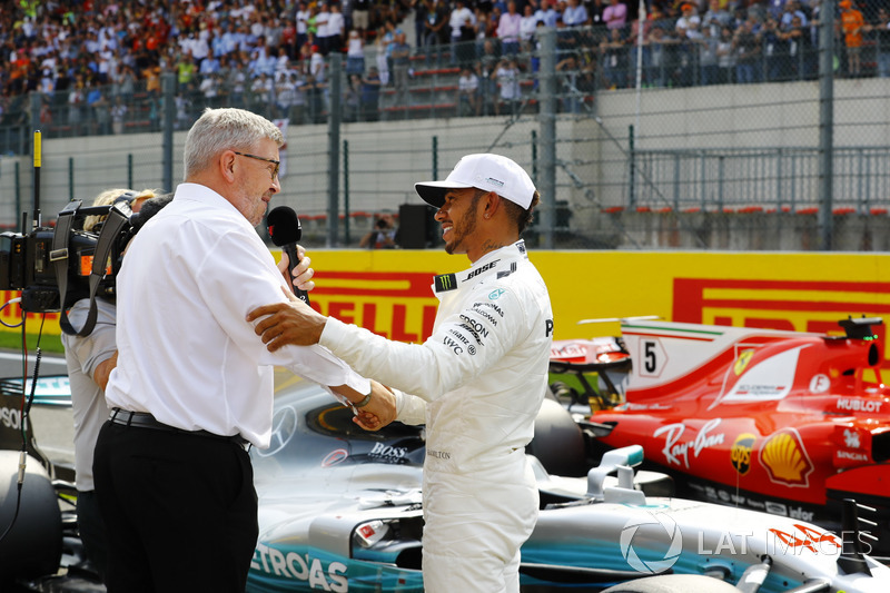 Ross Brawn, Managing Director of Motorsports, FOM, congratulates Lewis Hamilton, Mercedes AMG F1, on securing his record equalling 68th Pole position