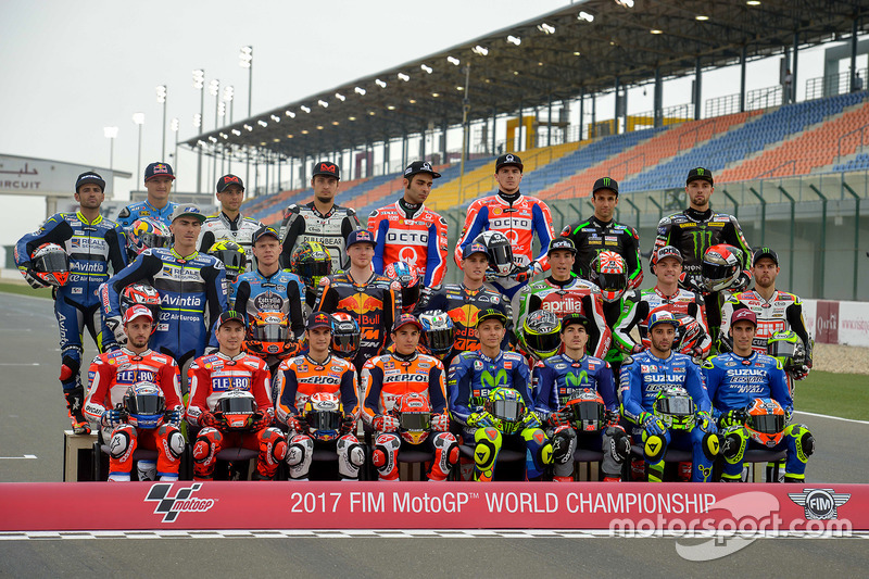 Gruppenfoto: Alle Piloten für die MotoGP-Saison 2017