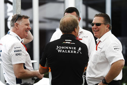 Исполнительный директор McLaren Technology Group Зак Браун и заместитель руководителя Sahara Force I