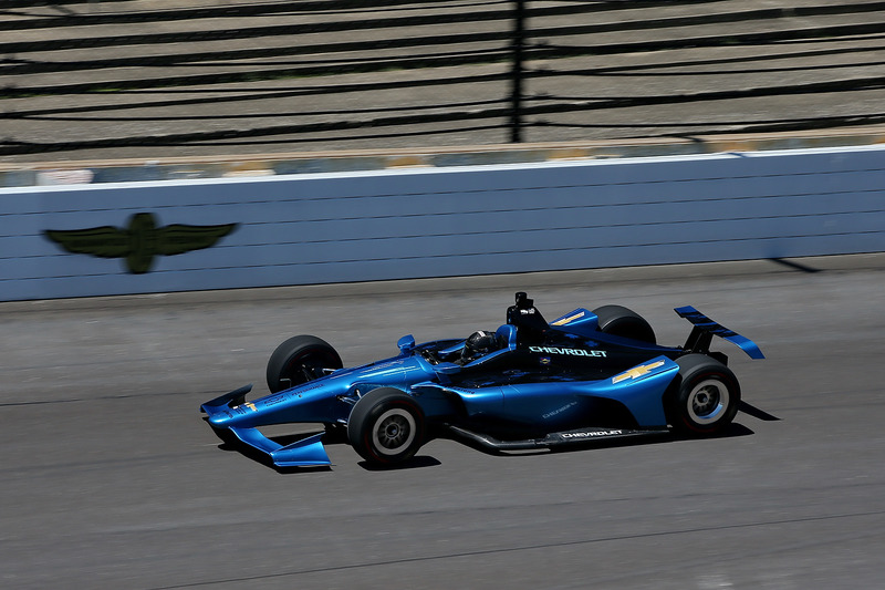 Хуан-Пабло Монтойя випробовує машину IndyCar 2018 року із двигуном Chevrolet