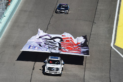 Ehrenrunde für Tony Stewart, Stewart-Haas Racing, Chevrolet, vor seinem letzten NASCAR-Rennen