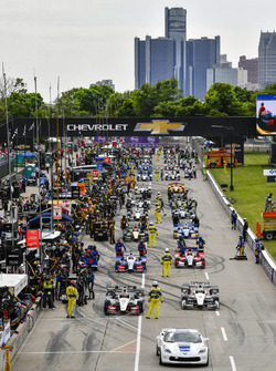 Chevrolet pace car at the head of pre-race grid