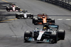 Lewis Hamilton, Mercedes AMG F1 W08, Stoffel Vandoorne, McLaren MCL32, Felipe Massa, Williams FW40