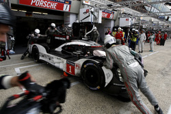 Boxenstopp: #1 Porsche Team, Porsche 919 Hybrid: Timo Bernhard, Mark Webber, Brendon Hartley