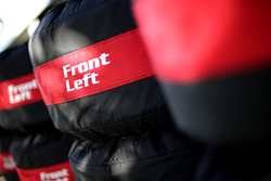 Renault Sport F1 Team, Pirelli banden