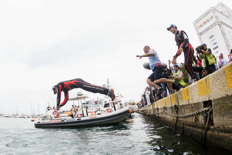 Thierry Neuville, Hyundai Motorsport celebrates the podium