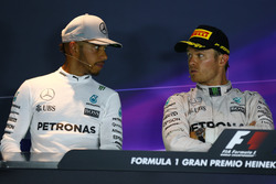 Pressekonferenz: Lewis Hamilton, Mercedes AMG F1 W07; Nico Rosberg, Mercedes AMG Petronas F1 W07