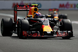 Макс Ферстаппен, Red Bull Racing RB12, и Даниэль Риккардо, Red Bull Racing RB12