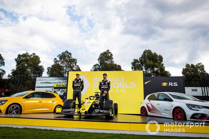 Esteban Ocon, Renault F1 y Daniel Ricciardo, Renault F1 con su Renault F1 Team R.S.20 