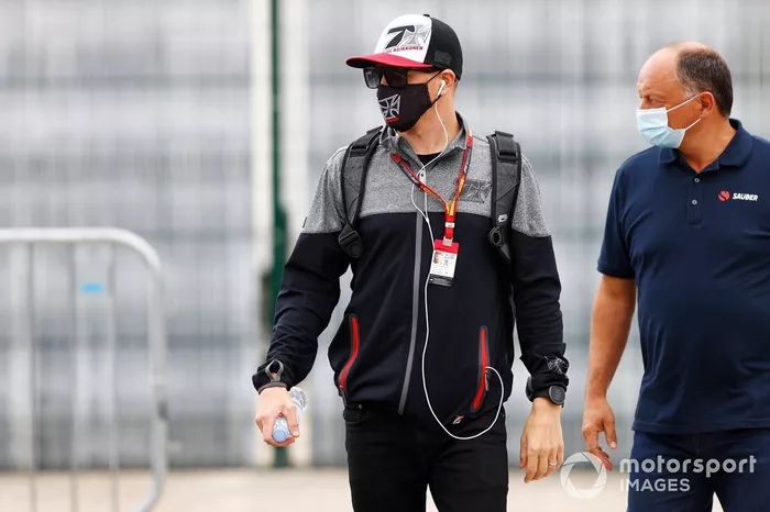 Kimi Raikkonen, Alfa Romeo y Frederic Vasseur, Director del equipo, Alfa Romeo Racing 