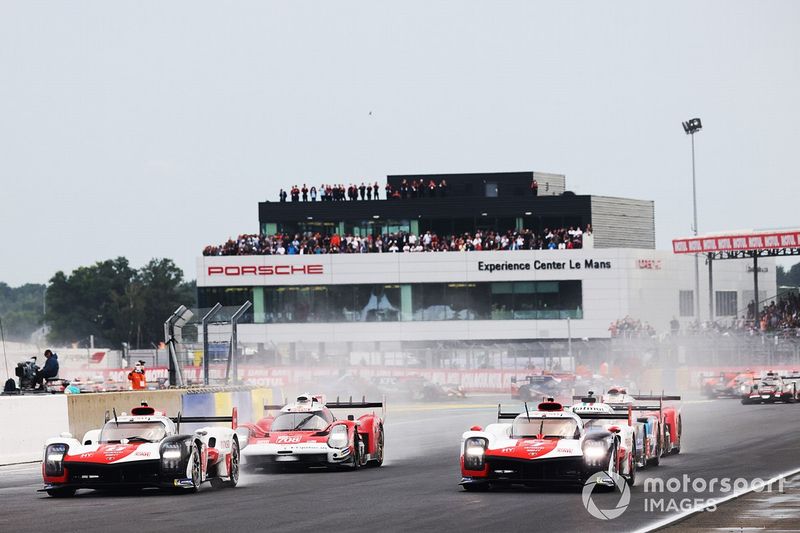 Inicio, #7 Toyota Gazoo Racing Toyota GR010 - Hybrid Hypercar, Mike Conway, Kamui Kobayashi, José María López ,  #8 Toyota Gazoo Racing Toyota GR010 - Hybrid Hypercar, Sebastien Buemi, Kazuki Nakajima, Brendon Hartley 