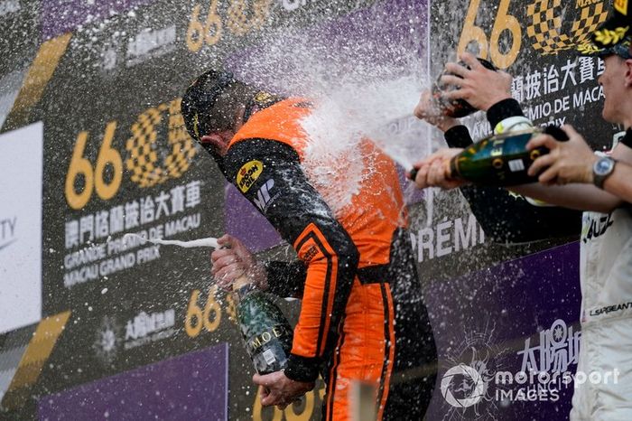 Podio: ganador Richard Verschoor, MP Motorsport