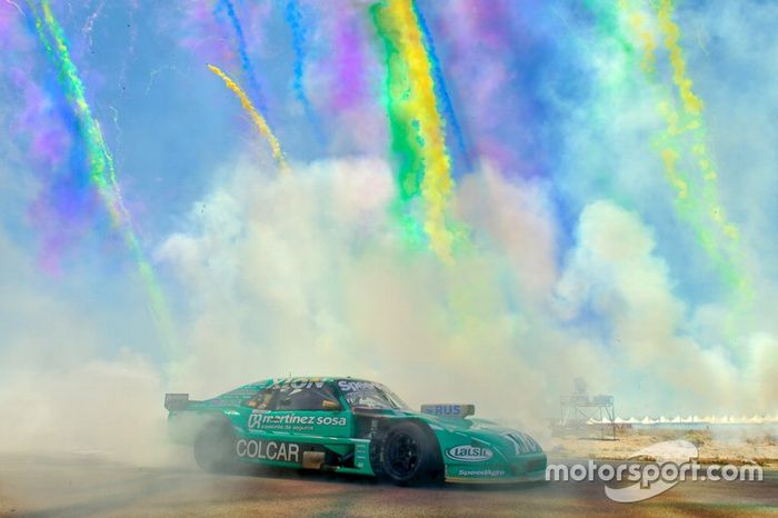 Campeón Agustín Canapino, Canapino Sports hace donuts