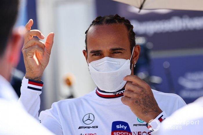 Lewis Hamilton, Mercedes, habla con los medios