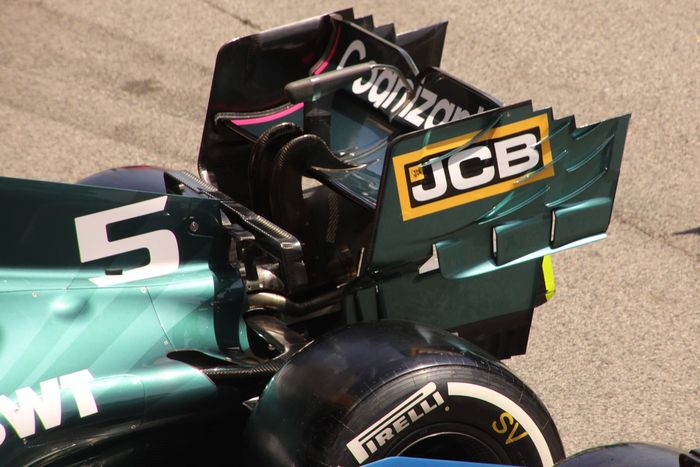 Detalle del alerón trasero del Aston Martin AMR21