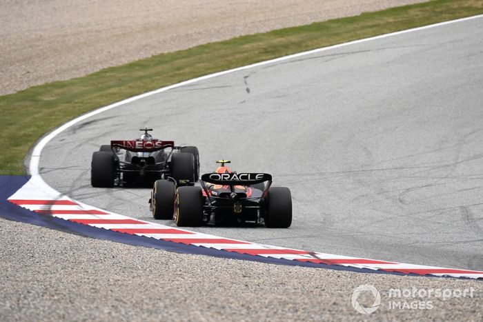 George Russell, Mercedes F1 W14, Sergio Pérez, Red Bull Racing RB19