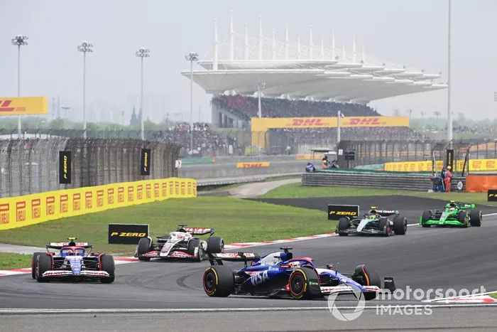 Daniel Ricciardo, RB F1 Team VCARB 01, Yuki Tsunoda, RB F1 Team VCARB 01, Kevin Magnussen, Haas VF-24