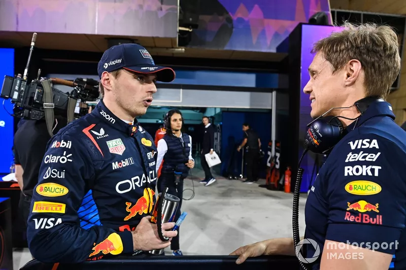 Pole Man Max Verstappen, Red Bull Racing, con su fisio Rupert Manwaring