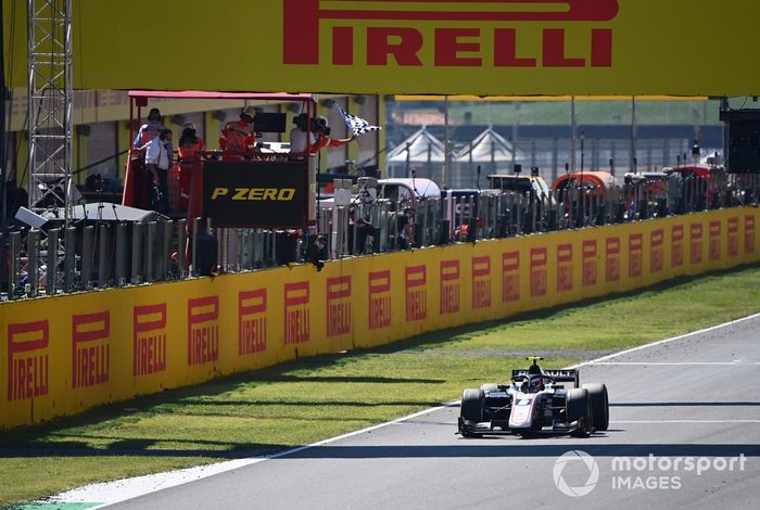 Christian Lundgaard, ART Grand Prix cruza la meta