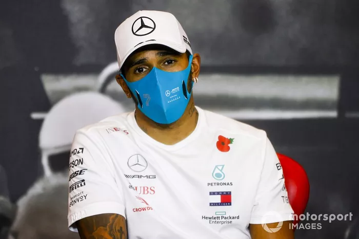 Lewis Hamilton, Mercedes-AMG F1 en la conferencia de prensa 