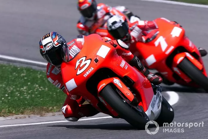 2001: Max Biaggi, Yamaha YZR500