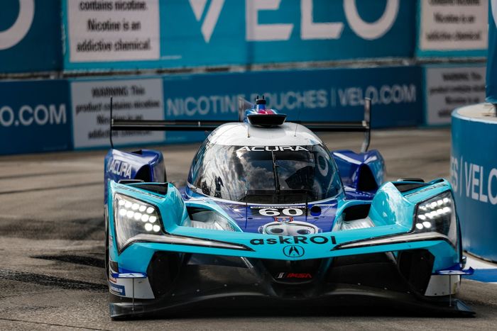 #60 Acura Meyer Shank Racing w/Curb Agajanian Acura ARX-06: Tom Blomqvist, Colin Braun