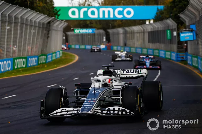 Pierre Gasly, AlphaTauri AT03, Fernando Alonso, Alpine A522