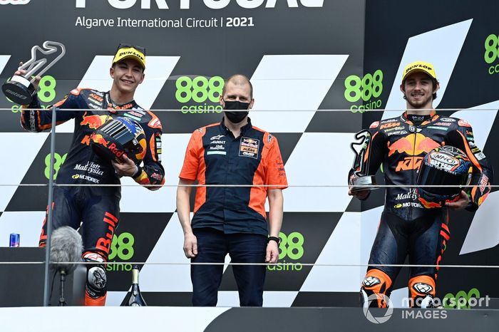 Podio: Raul Fernandez, Red Bull KTM Ajo, Remy Gardner, Red Bull KTM Ajo