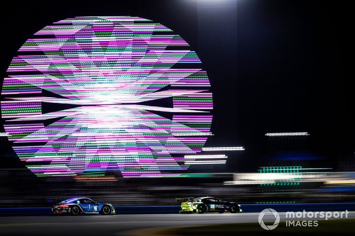 #16: Wright Motorsports Porsche 911 GT3R, GTD: Ryan Hardwick, Patrick Long, Klaus Bachler, Jan Heylen, #23: Heart Of Racing Team Aston Martin Vantage GT3, GTD: Ian James, Darren Turner, Ross Gunn, Roman De Angelis