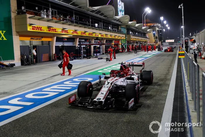 Kimi Raikkonen, Alfa Romeo Racing C39, sulla griglia