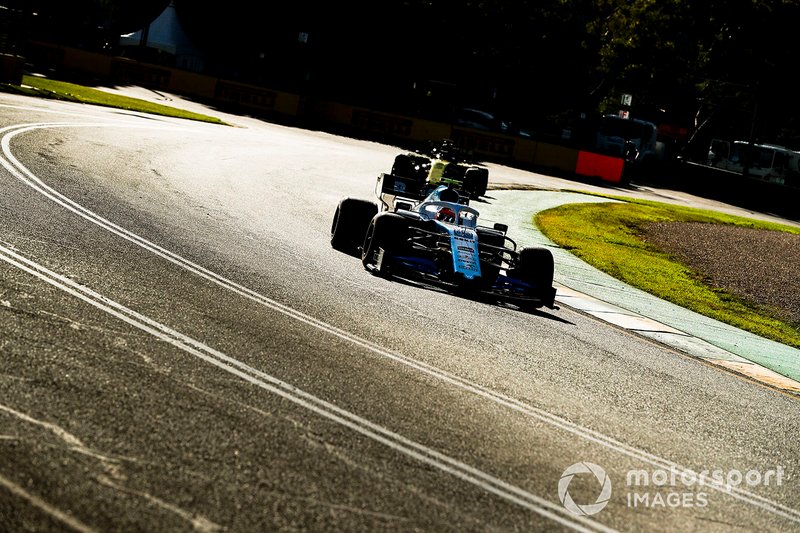Robert Kubica, Williams FW42, precede Daniel Ricciardo, Renault F1 Team R.S. 19