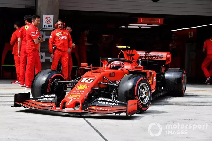 Charles Leclerc, Ferrari SF90, esce dal box