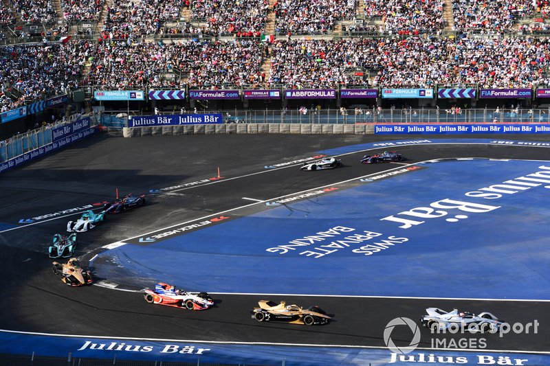 Edoardo Mortara Venturi Formula E, Venturi VFE05 leads Andre Lotterer, DS TECHEETAH, DS E-Tense FE19 and Jérôme d'Ambrosio, Mahindra Racing, M5 Electro