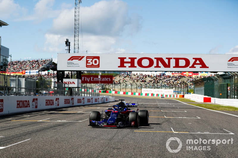 Brendon Hartley, Toro Rosso STR13, arrives on the grid