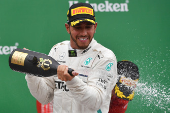 Podyum: Yarış galibi Lewis Hamilton, Mercedes AMG F1