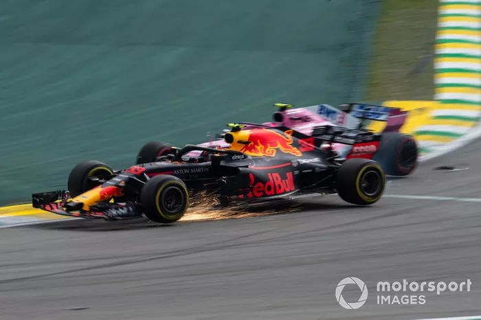 Max Verstappen, Red Bull Racing RB14 y Esteban Ocon, Force India VJM11