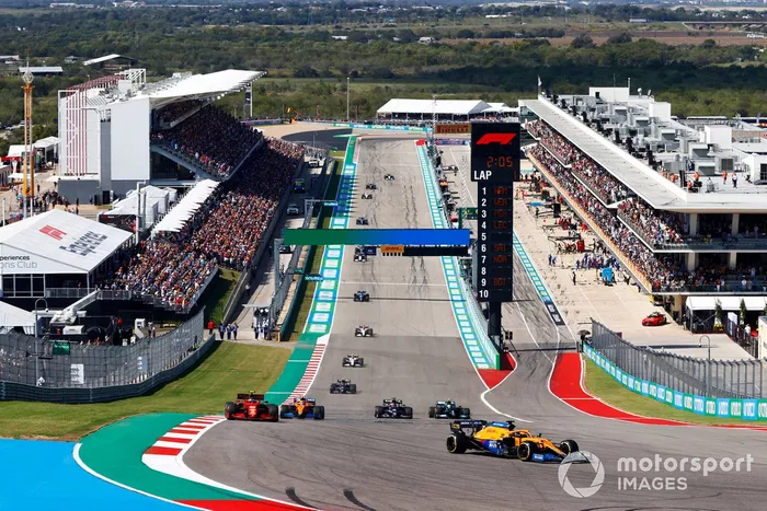 Daniel Ricciardo, McLaren MCL35M, Carlos Sainz Jr., Ferrari SF21, Lando Norris, McLaren MCL35M, Yuki Tsunoda, AlphaTauri AT02, and Valtteri Bottas, Mercedes W12