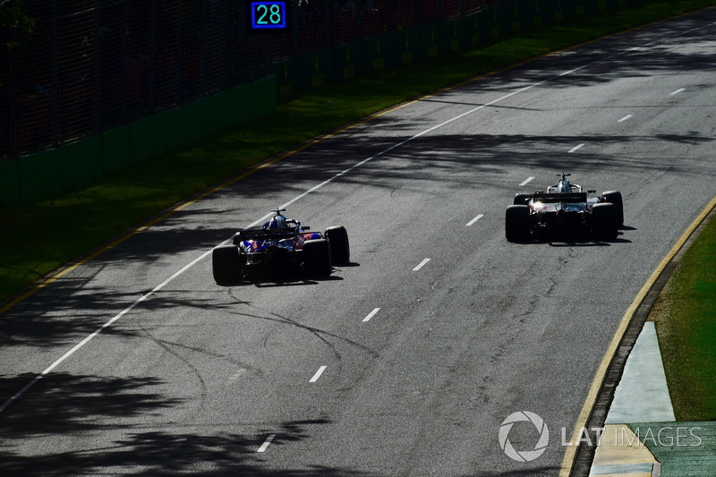 Brendon Hartley, Scuderia Toro Rosso STR13 and Romain Grosjean, Haas F1 Team VF-18