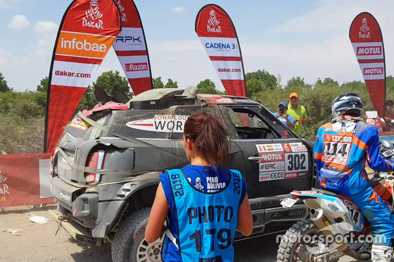 #302 X-Raid Team Mini: Nani Roma, Alex Haro finishes the stage with damage