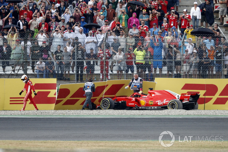 Sebastian Vettel; Ferrari SF71H choca cuando iba líder