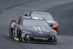 Kurt Busch, Stewart-Haas Racing, Ford Fusion Monster Energy / Haas Automation and Martin Truex Jr., Furniture Row Racing, Toyota Camry 5-hour ENERGY/Bass Pro Shops