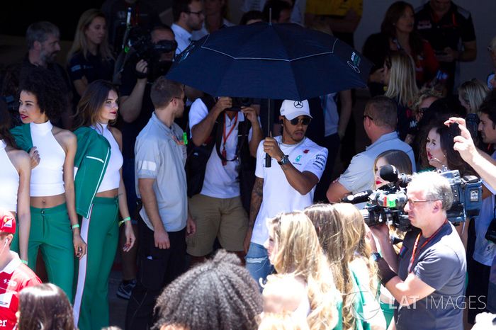 Lewis Hamilton, Mercedes AMG F1 en el desfile de pilotos