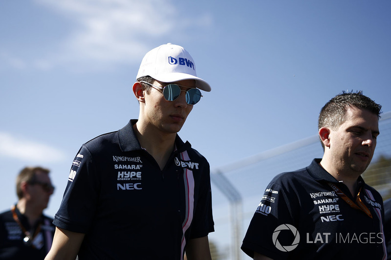 Esteban Ocon, Force India F1, cammina lungo il circuito