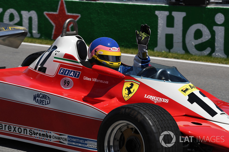 Jacques Villeneuve, babasının 1978 Kanada GP'yi kazandığı Ferrari 312T3'ü sürüyor