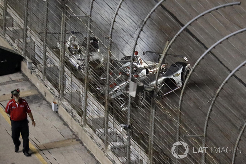 Will Power, Team Penske Chevrolet, Zachary Claman De Melo, Dale Coyne Racing Honda, crash