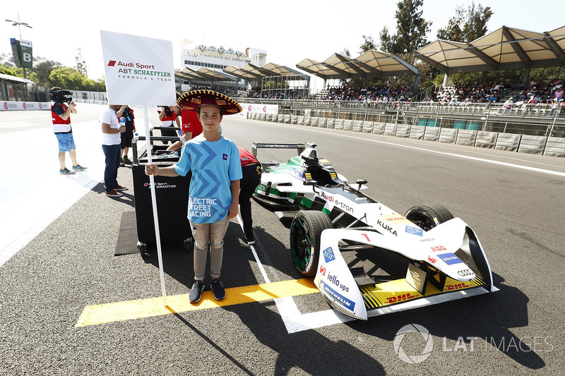 Grid kid with the car of Lucas di Grassi, Audi Sport ABT Schaeffler