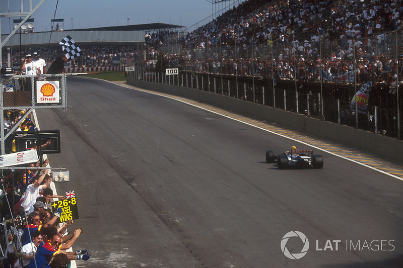 Nigel Mansell, Williams FW14B, sous le drapeau à damier